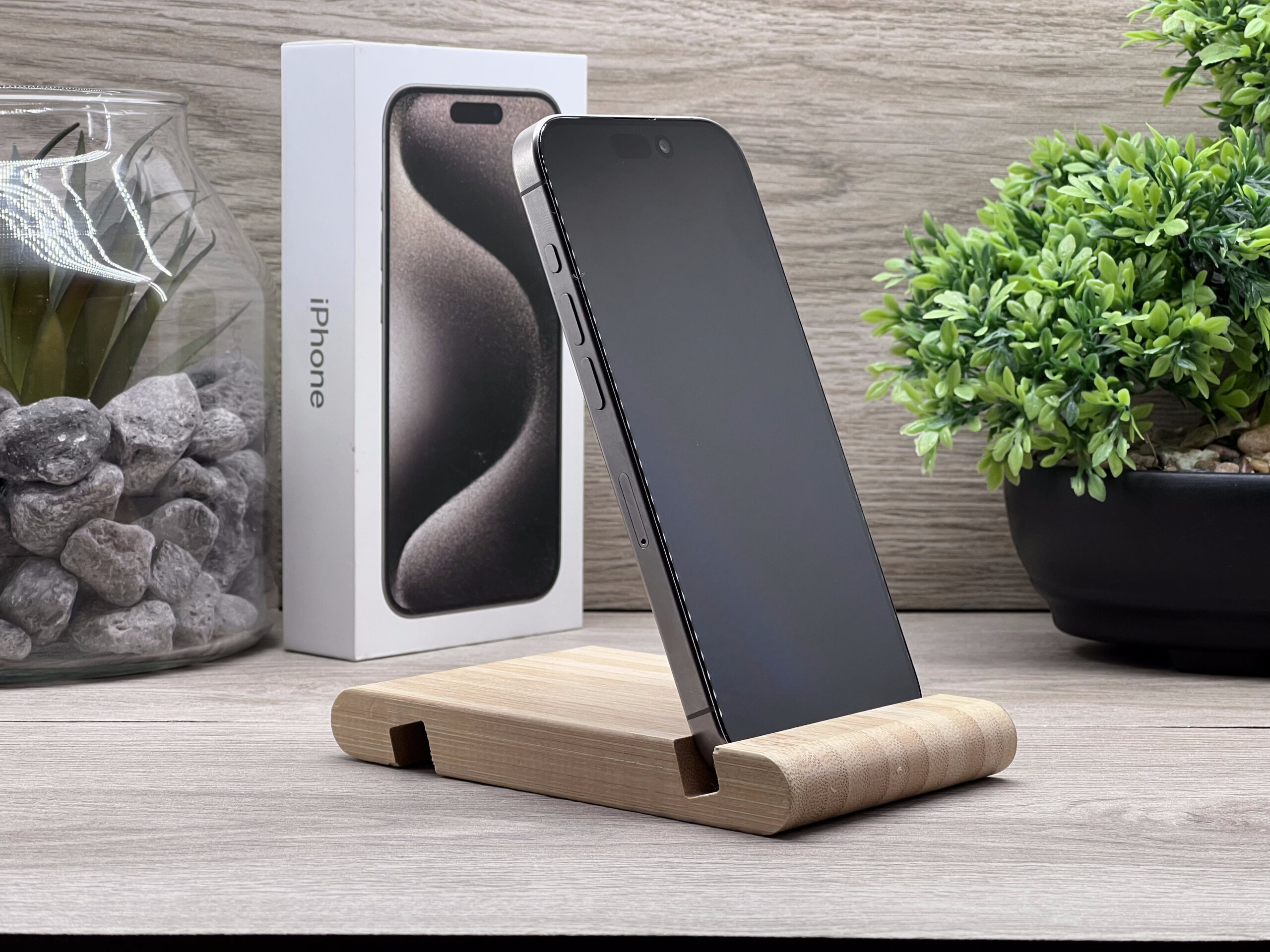 Hibátlan iPhone 15 Pro Natural Titanium 256GB 2 ÉV Garanciával Számlával 90% Akku
