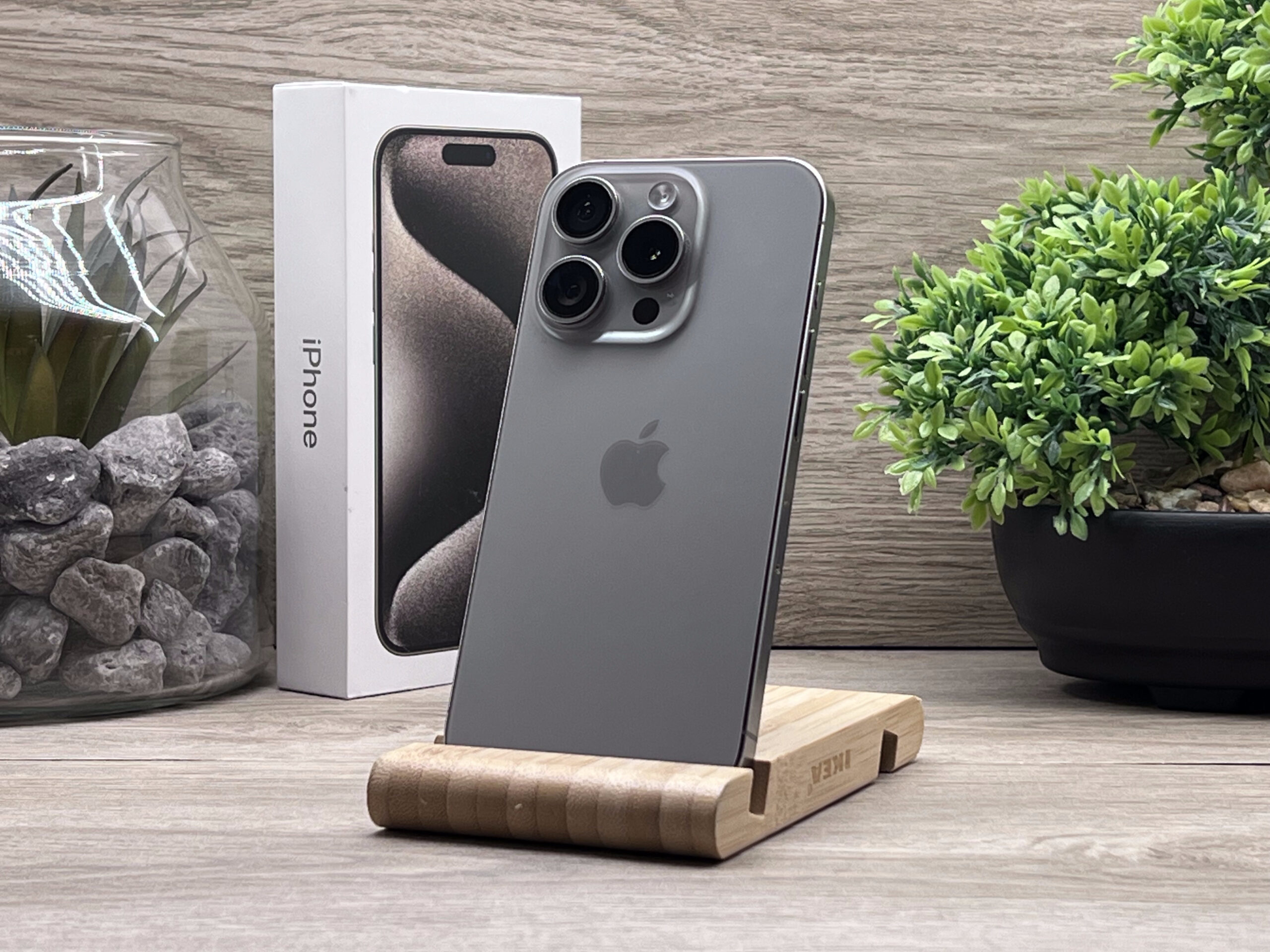 Hibátlan iPhone 15 Pro Natural Titanium 256GB 2 ÉV Garanciával Számlával 90% Akku
