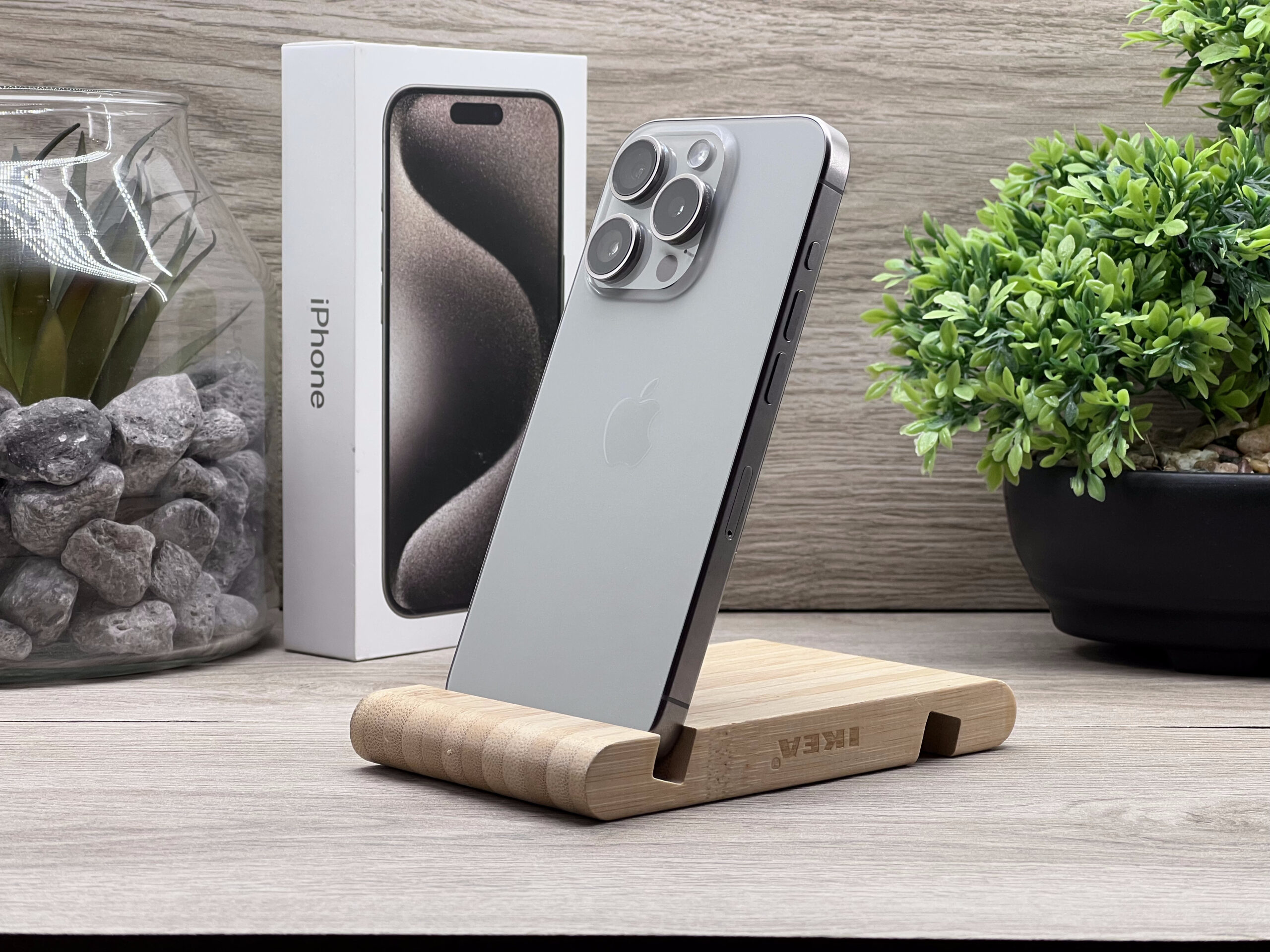 Hibátlan iPhone 15 Pro Natural Titanium 256GB 2 ÉV Garanciával Számlával 90% Akku