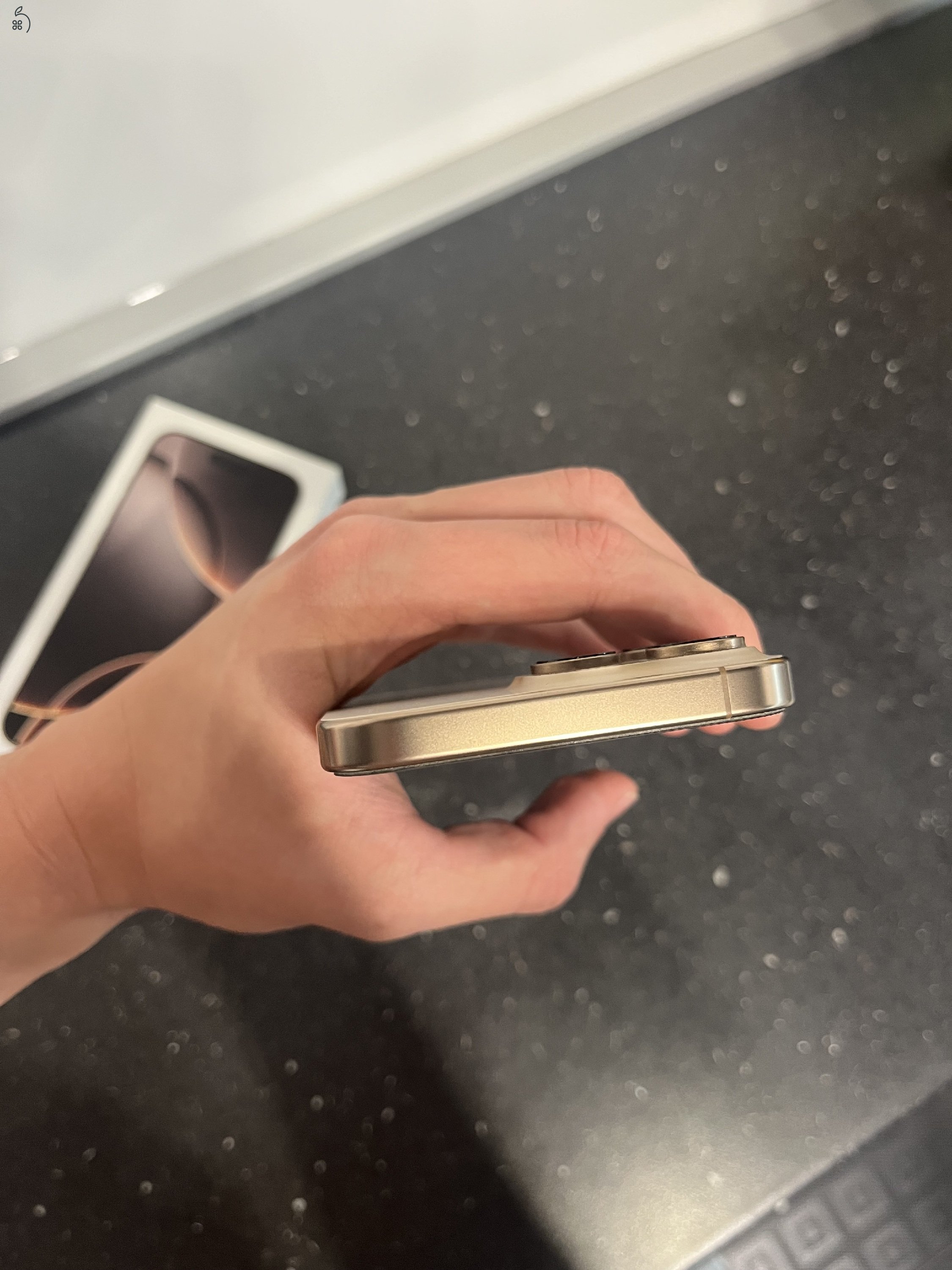 Eladó iphone 16 pro max, sivatagszínű, 256gb, 100%os akkumulátor, számla, 2026 ápr. ig garancia, kártyafüggetlen.