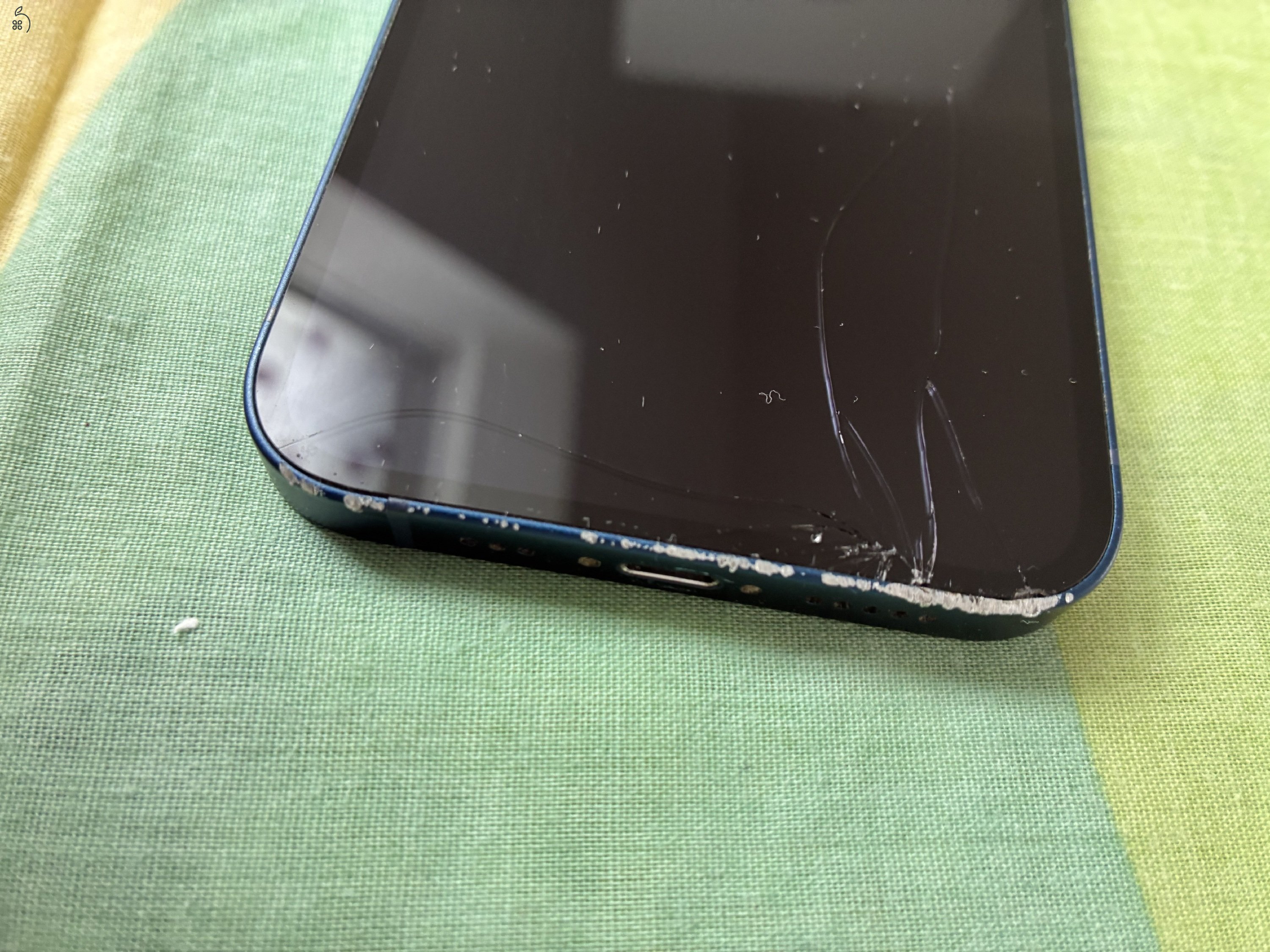 iPhone 12  --   kék  --  64 GB Sérült, szépséghibás.