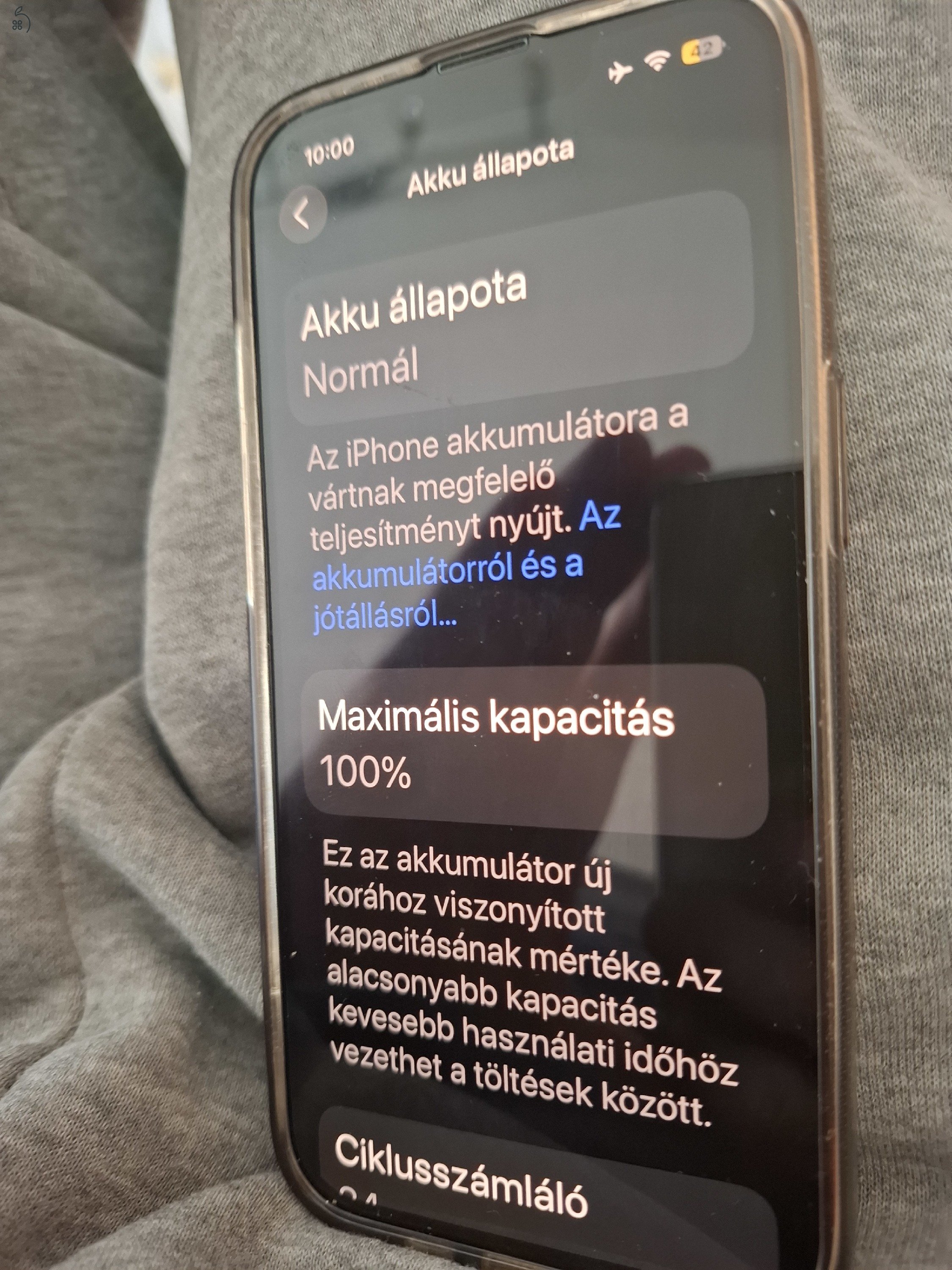 iPhone 16e 128GB, júniusi vásárlás,még32 hónap garancia,tok,új fólia,fix ár
