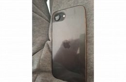 iPhone 16e 128GB, júniusi vásárlás,még32 hónap garancia,tok,új fólia,fix ár
