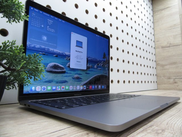 Apple MacBook Pro 13” (2020, M1) – Retina, hosszú üzemidő, halk erő – 16 GB RAM – 500 GB SSD – Használt, megkímélt – 34 ciklus / 100% akku – 3 hónap garancia