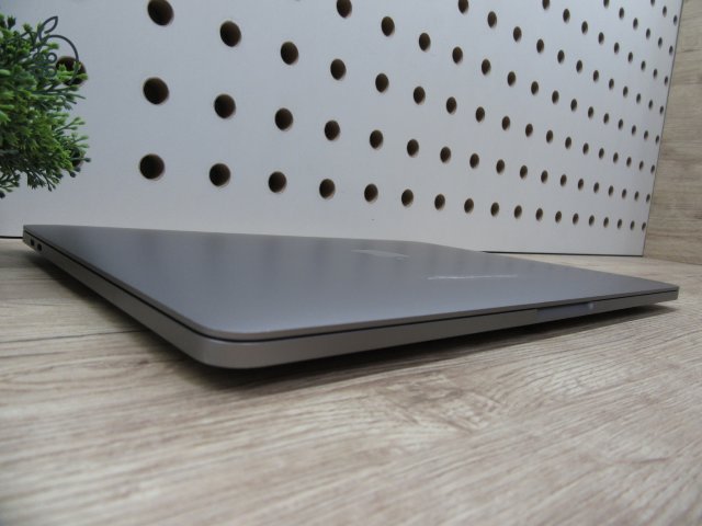 Apple MacBook Pro 13” (2020, M1) – Retina, hosszú üzemidő, halk erő – 16 GB RAM – 500 GB SSD – Használt, megkímélt – 34 ciklus / 100% akku – 3 hónap garancia