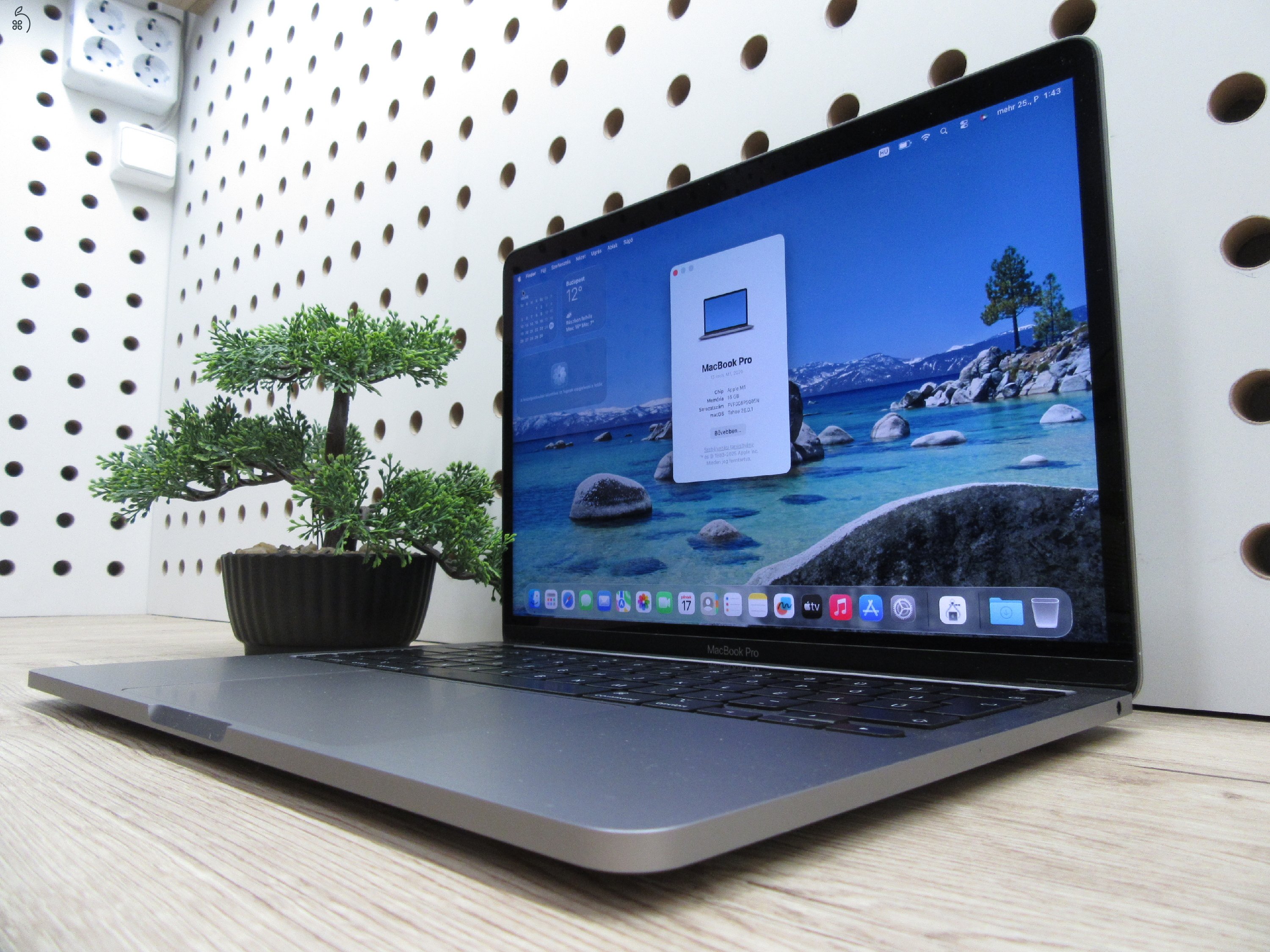 Apple MacBook Pro 13” (2020, M1) – Retina, hosszú üzemidő, halk erő – 16 GB RAM – 500 GB SSD – Használt, megkímélt – 34 ciklus / 100% akku – 3 hónap garancia