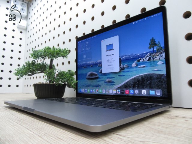Apple MacBook Pro 13” (2020, M1) – Retina, hosszú üzemidő, halk erő – 16 GB RAM – 500 GB SSD – Használt, megkímélt – 34 ciklus / 100% akku – 3 hónap garancia