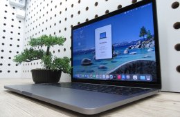 Apple MacBook Pro 13” (2020, M1) – Retina, hosszú üzemidő, halk erő – 16 GB RAM – 500 GB SSD – Használt, megkímélt – 34 ciklus / 100% akku – 3 hónap garancia