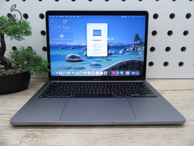 Apple MacBook Pro 13” (2020, M1) – Retina, hosszú üzemidő, halk erő – 16 GB RAM – 500 GB SSD – Használt, megkímélt – 34 ciklus / 100% akku – 3 hónap garancia