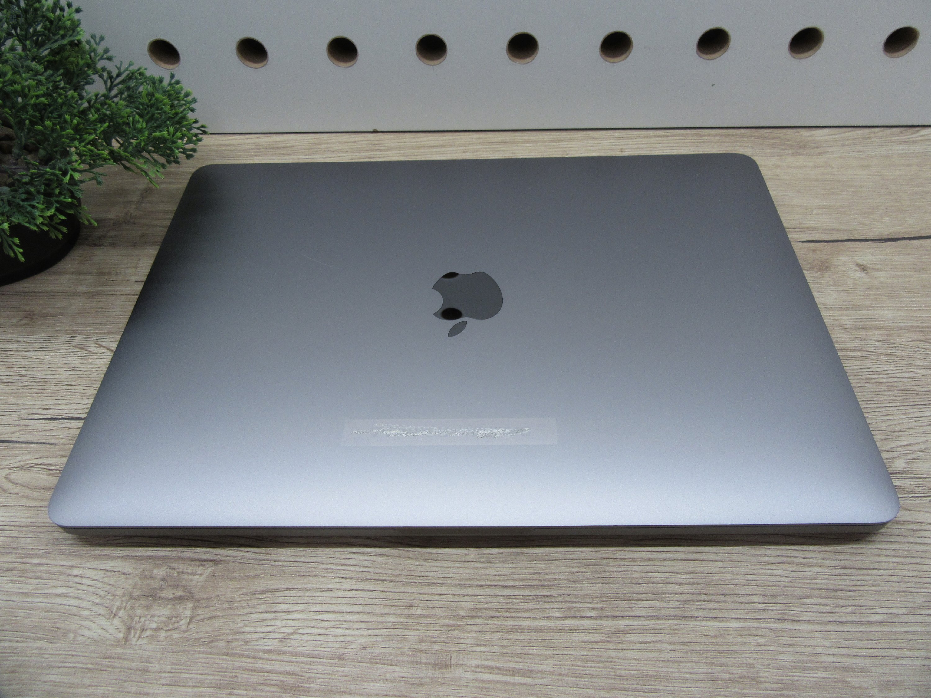 Apple MacBook Pro 13” (2020, M1) – Retina, hosszú üzemidő, halk erő – 16 GB RAM – 500 GB SSD – Használt, megkímélt – 34 ciklus / 100% akku – 3 hónap garancia