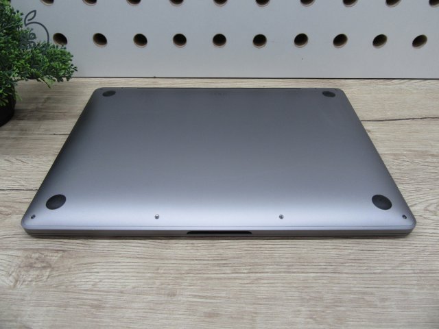 Apple MacBook Pro 13” (2020, M1) – Retina, hosszú üzemidő, halk erő – 16 GB RAM – 500 GB SSD – Használt, megkímélt – 34 ciklus / 100% akku – 3 hónap garancia