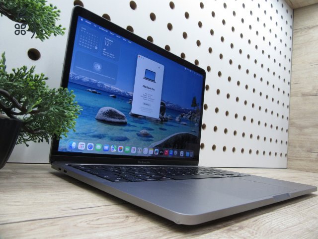 Apple MacBook Pro 13” (2020, M1) – Retina, halk erő, akár 17 óra – 16 GB RAM – 500 GB SSD – Használt, megkímélt – 77 ciklus / 91% akku – 3 hónap garancia
