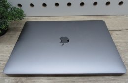 Apple MacBook Pro 13” (2020, M1) – Retina, halk erő, akár 17 óra – 16 GB RAM – 500 GB SSD – Használt, megkímélt – 77 ciklus / 91% akku – 3 hónap garancia