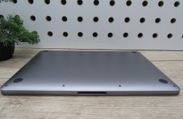 Apple MacBook Pro 13” (2020, M1) – Retina, halk erő, akár 17 óra – 16 GB RAM – 500 GB SSD – Használt, megkímélt – 77 ciklus / 91% akku – 3 hónap garancia