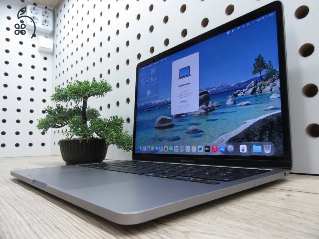 Apple Macbook Pro 13 M1 - 2020 - Használt, megkímélt