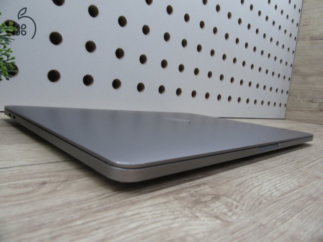 Apple Macbook Pro 13 M1 - 2020 - Használt, megkímélt