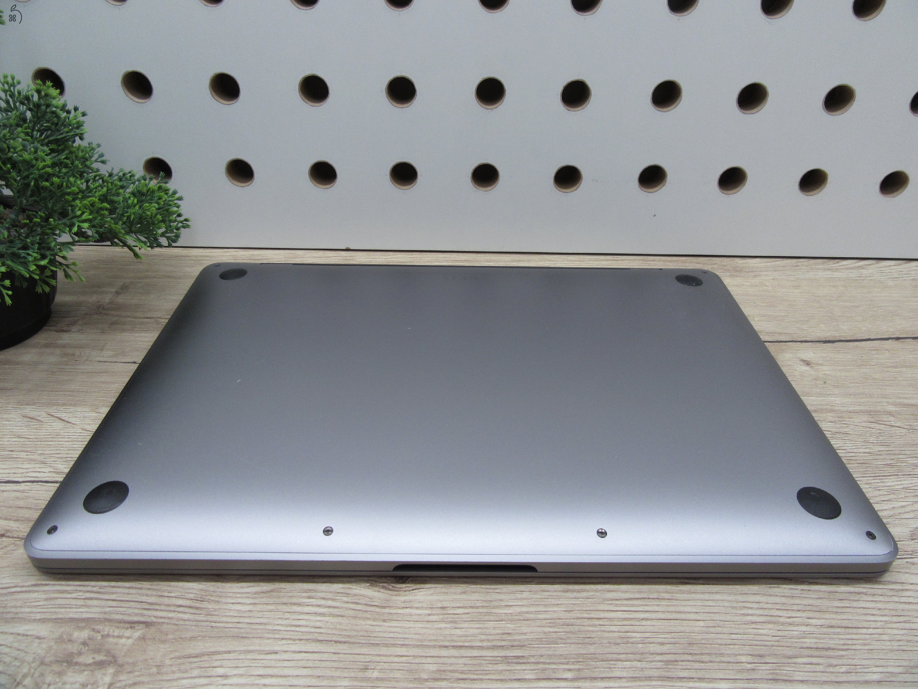 Apple Macbook Pro 13 M1 - 2020 - Használt, megkímélt