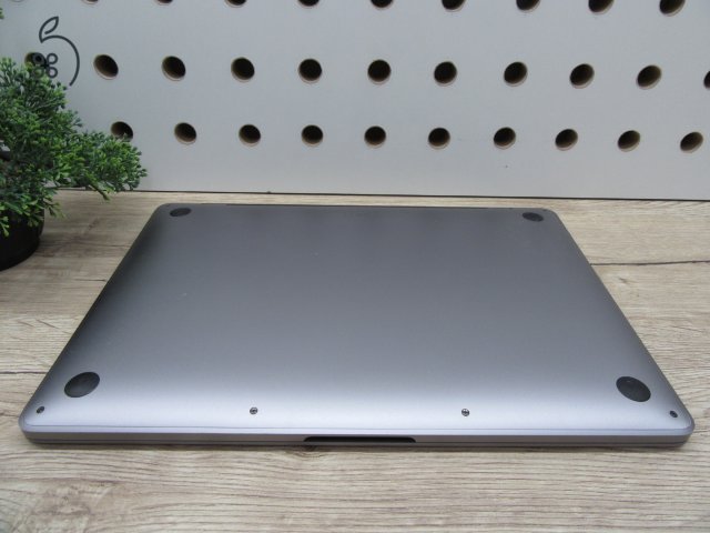 Apple Macbook Pro 13 M1 - 2020 - Használt, megkímélt