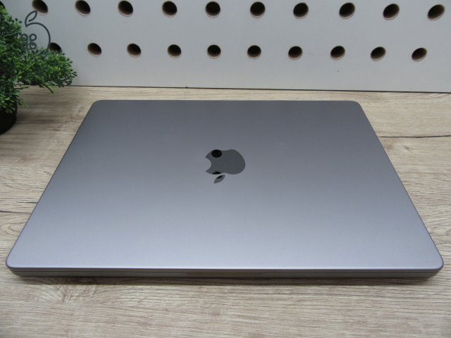 Apple MacBook Pro 14” (2021, M1 Max) – Liquid Retina XDR + ProMotion 120 Hz, brutál teljesítmény – 32 GB RAM – 1 TB SSD – Használt, karcmentes – 101 ciklus – 3 hónap garancia