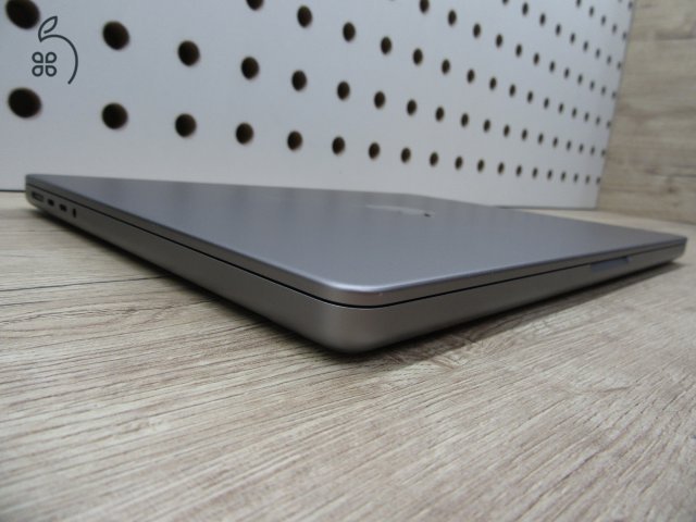 Apple MacBook Pro 14” (2021, M1 Max) – Liquid Retina XDR + ProMotion 120 Hz, brutál teljesítmény – 32 GB RAM – 1 TB SSD – Használt, karcmentes – 101 ciklus – 3 hónap garancia