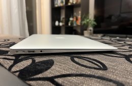 Apple Macbook Air i5 4GB/ 128 GB Ezüst Billentyűzetvilágítás