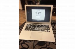 Apple Macbook Air i5 4GB/ 128 GB Ezüst Billentyűzetvilágítás