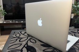 Apple Macbook Air i5 4GB/ 128 GB Ezüst Billentyűzetvilágítás