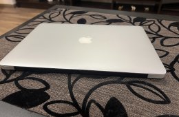 Apple Macbook Air i5 4GB/ 128 GB Ezüst Billentyűzetvilágítás