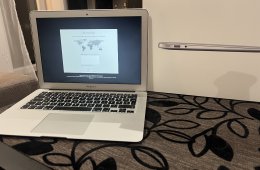 Apple Macbook Air i5 4GB/ 128 GB Ezüst Billentyűzetvilágítás