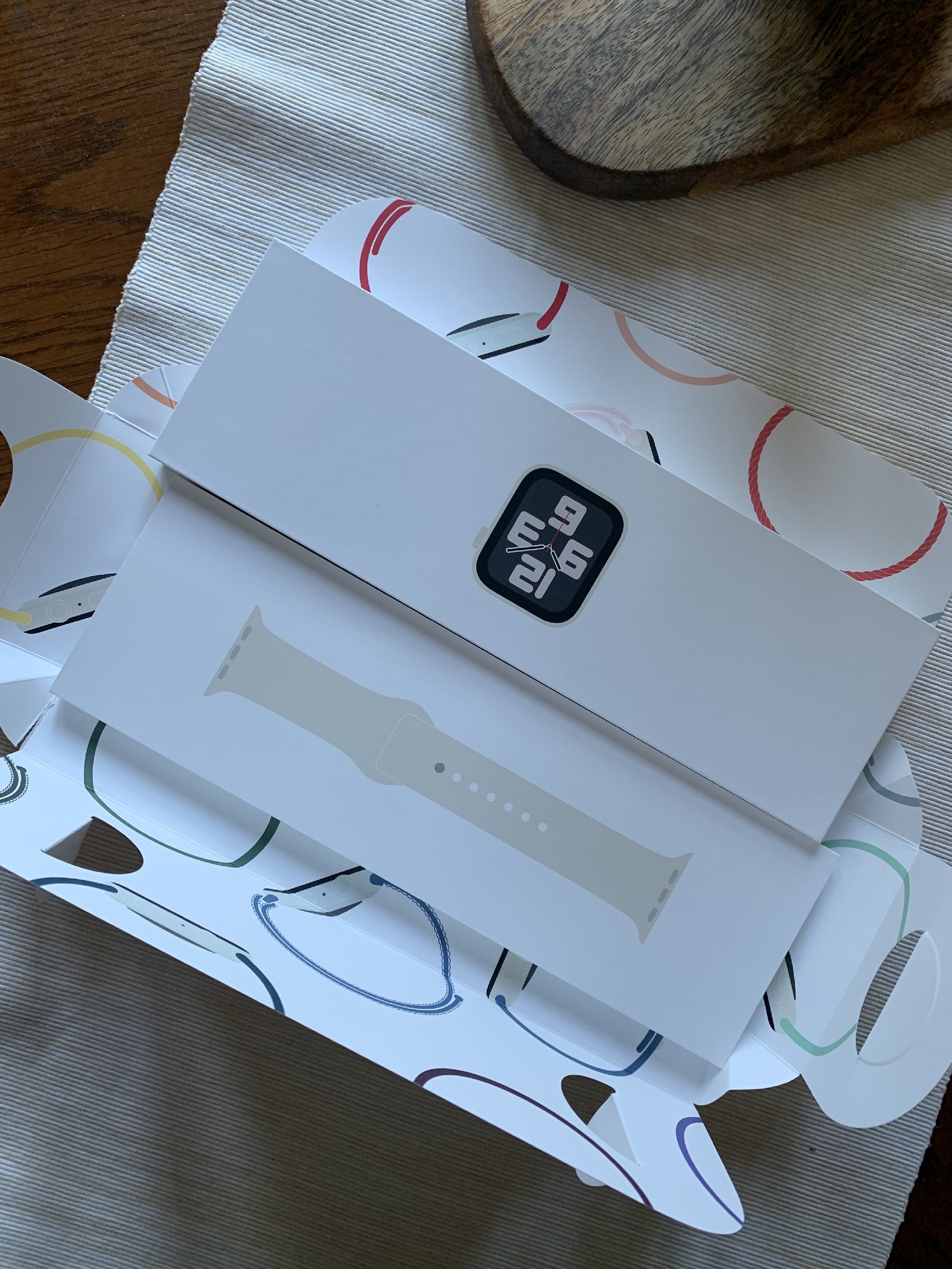 Új Apple Watch SE (Gen 2) 40 mm Starlight Aluminium CEL
