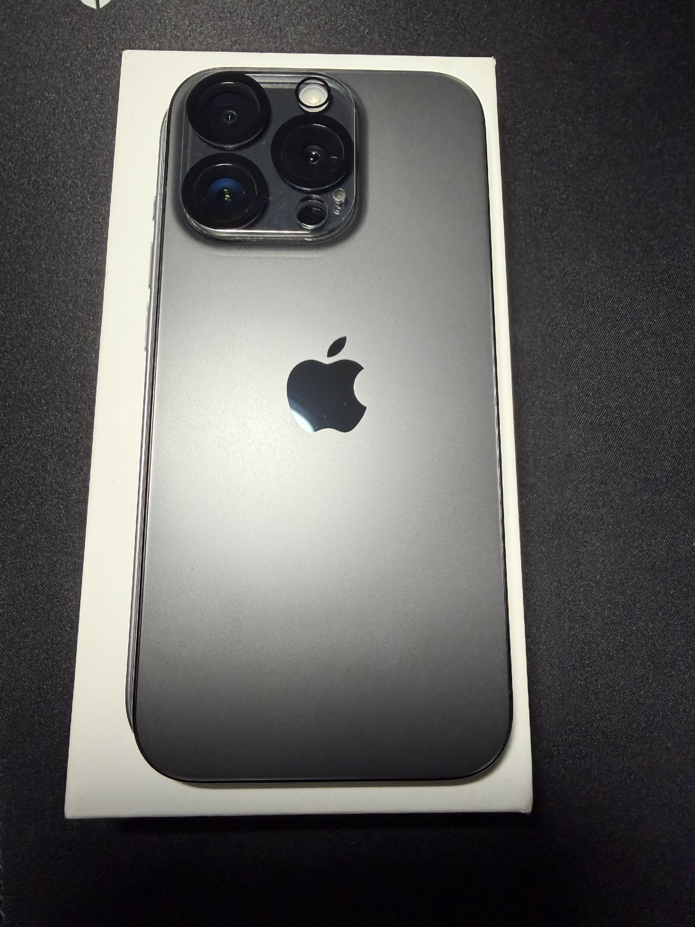 Eladó iphone 15 Pro 128 GB Black Titanium Karcmentes, újszerű