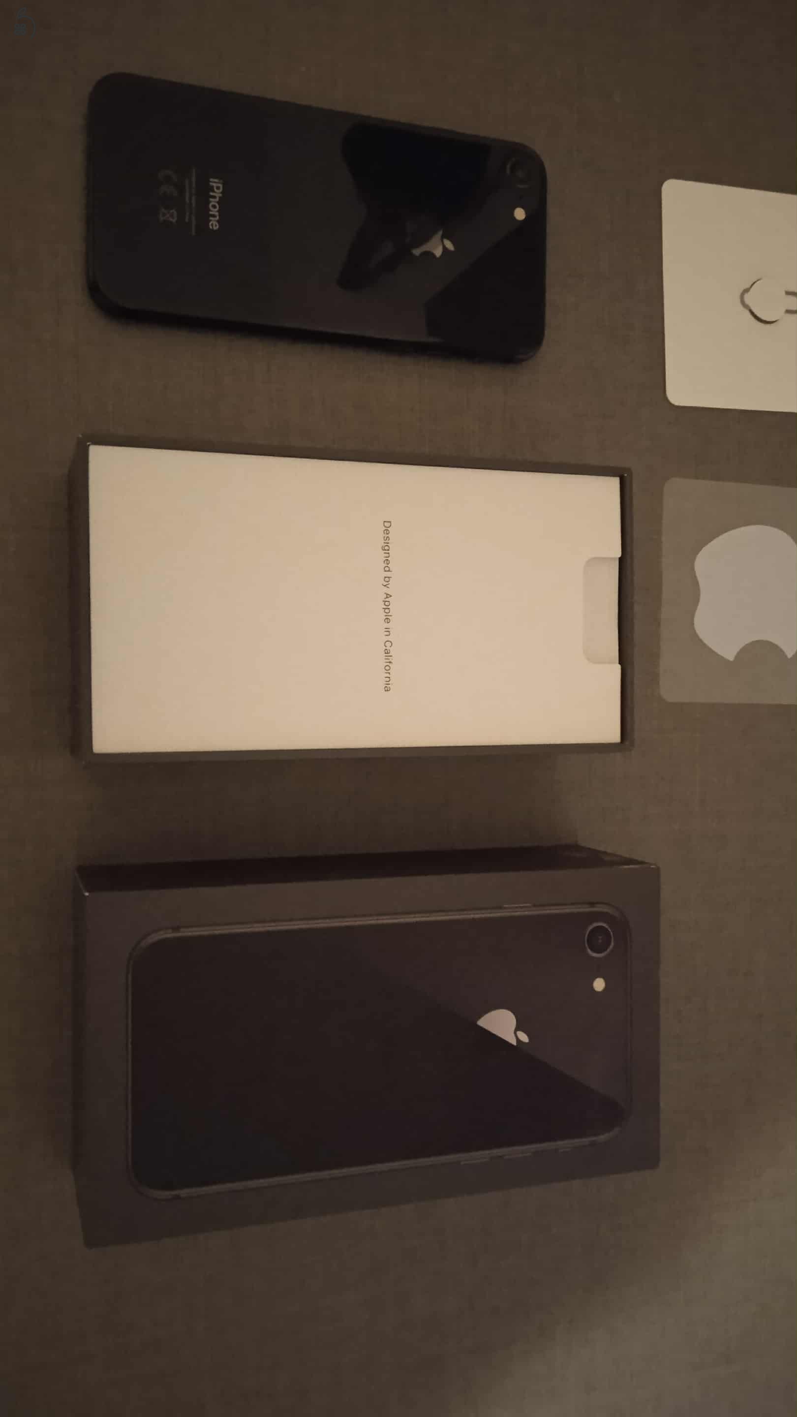 Eladó iPhone 8 Space Gray 64GB - működő hibás kijelzővel!