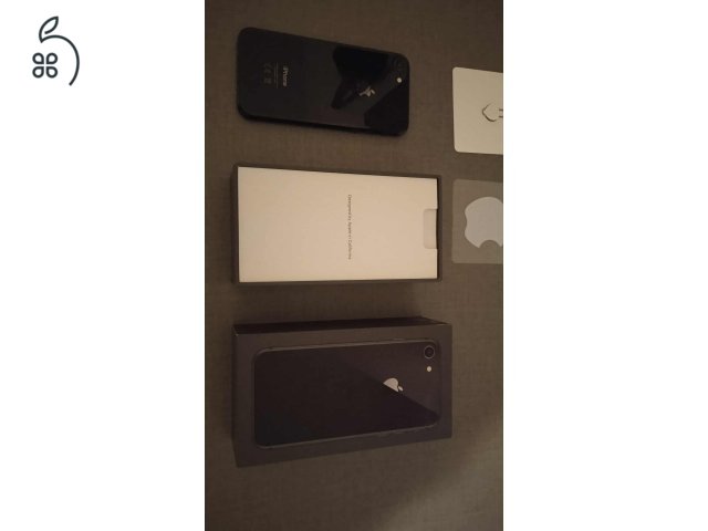 Eladó iPhone 8 Space Gray 64GB - működő hibás kijelzővel!