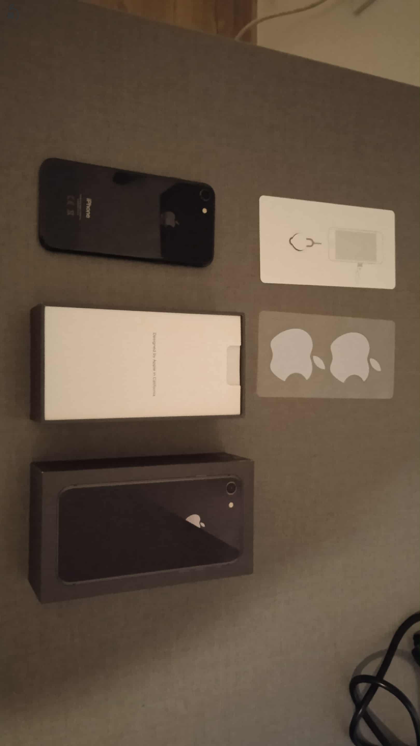 Eladó iPhone 8 Space Gray 64GB - működő hibás kijelzővel!