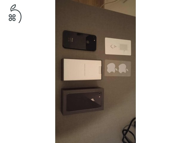 Eladó iPhone 8 Space Gray 64GB - működő hibás kijelzővel!