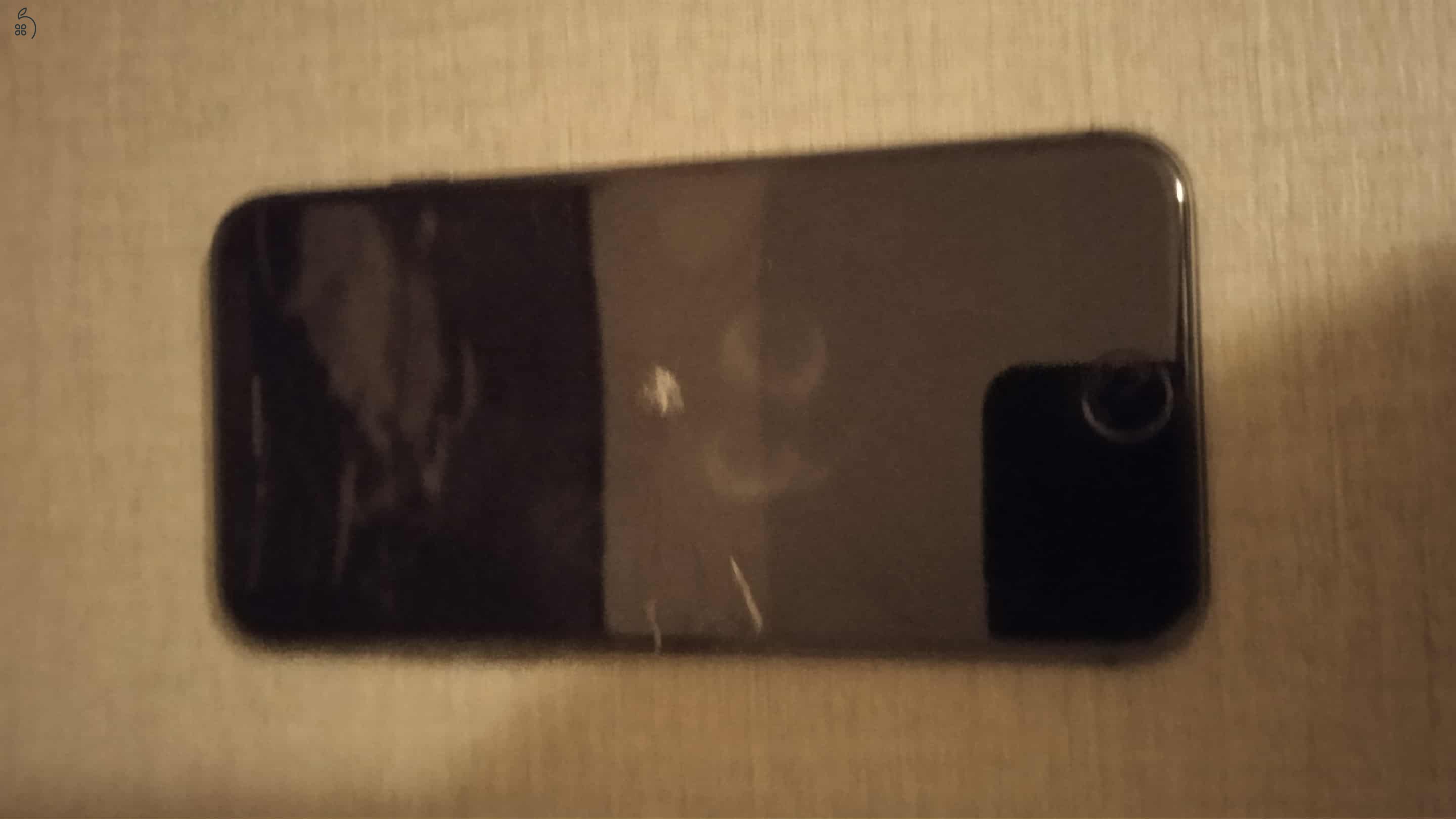 Eladó iPhone 8 Space Gray 64GB - működő hibás kijelzővel!