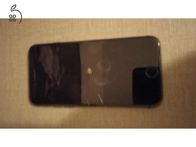 Eladó iPhone 8 Space Gray 64GB - működő hibás kijelzővel!