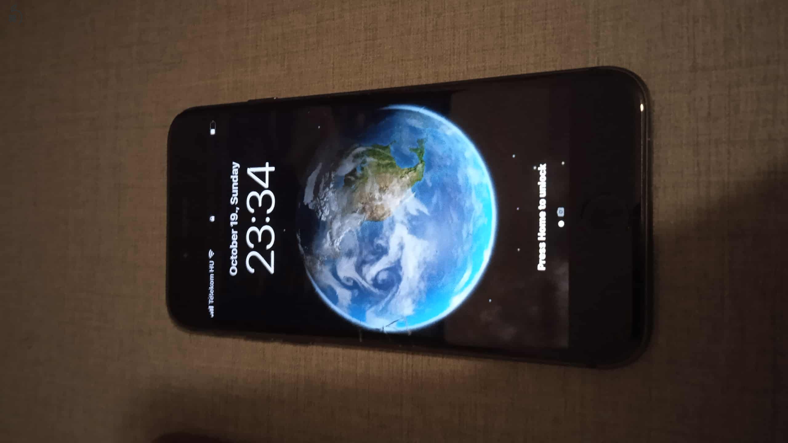 Eladó iPhone 8 Space Gray 64GB - működő hibás kijelzővel!