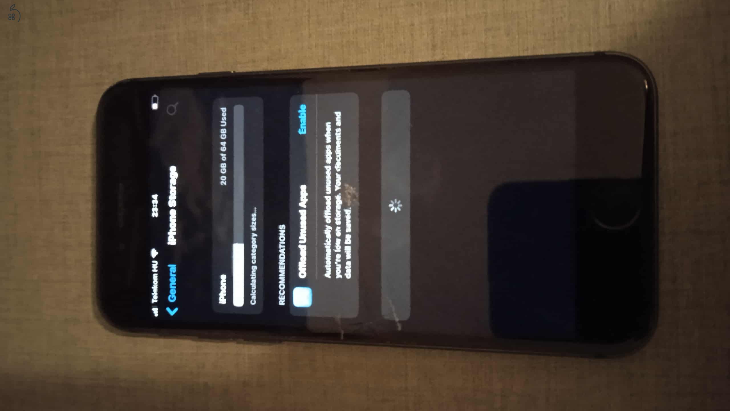 Eladó iPhone 8 Space Gray 64GB - működő hibás kijelzővel!
