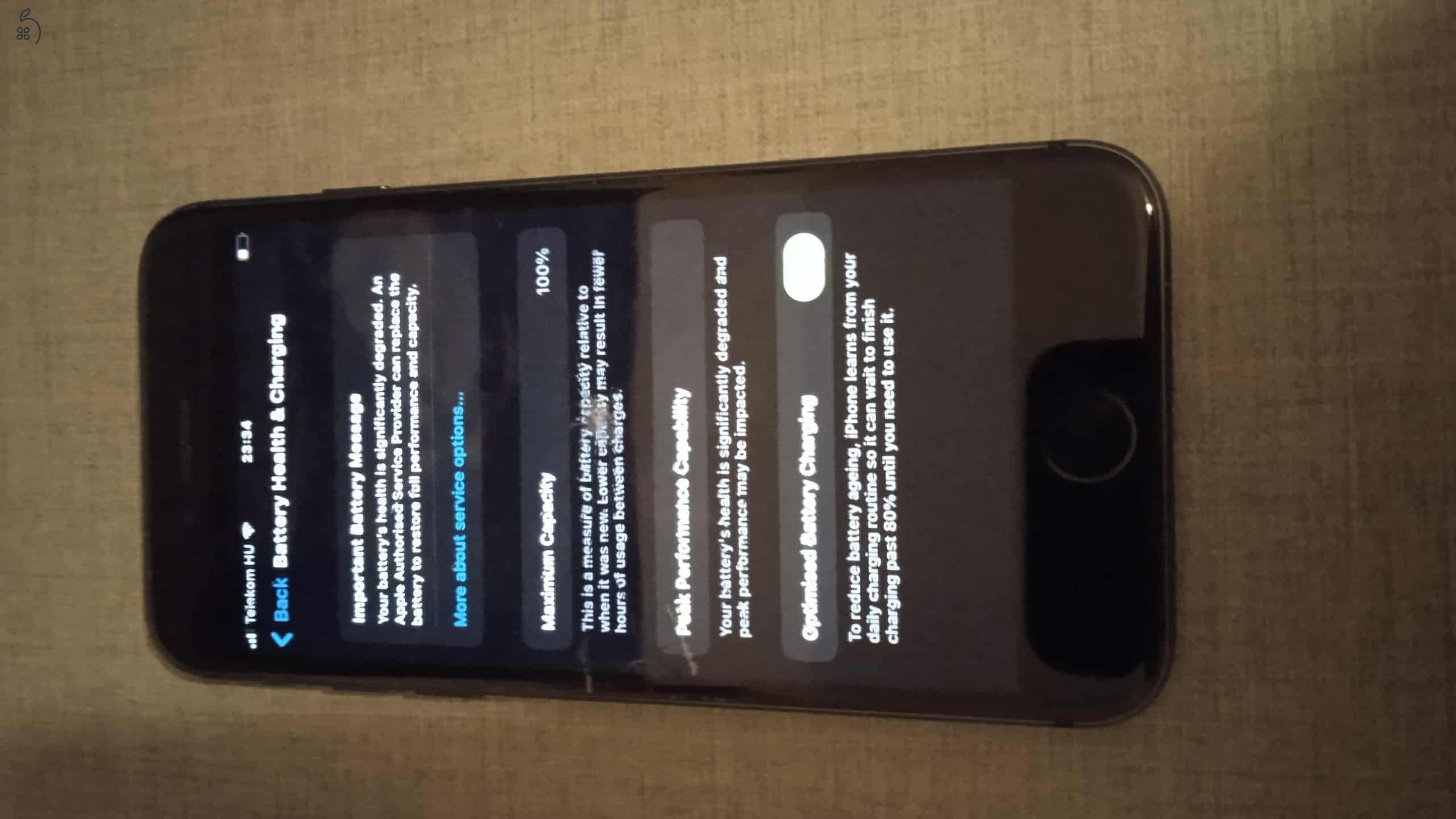 Eladó iPhone 8 Space Gray 64GB - működő hibás kijelzővel!