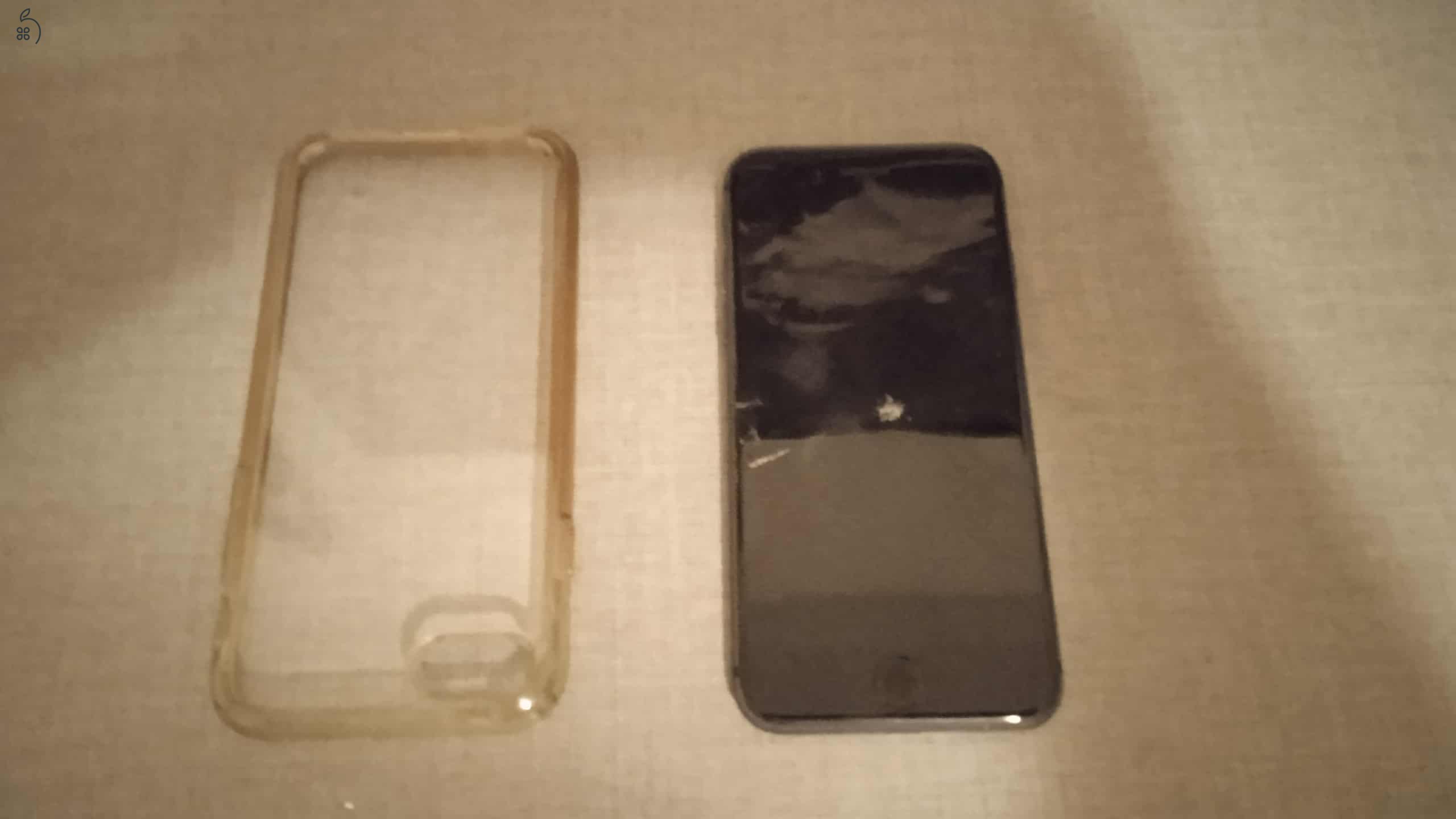 Eladó iPhone 8 Space Gray 64GB - működő hibás kijelzővel!
