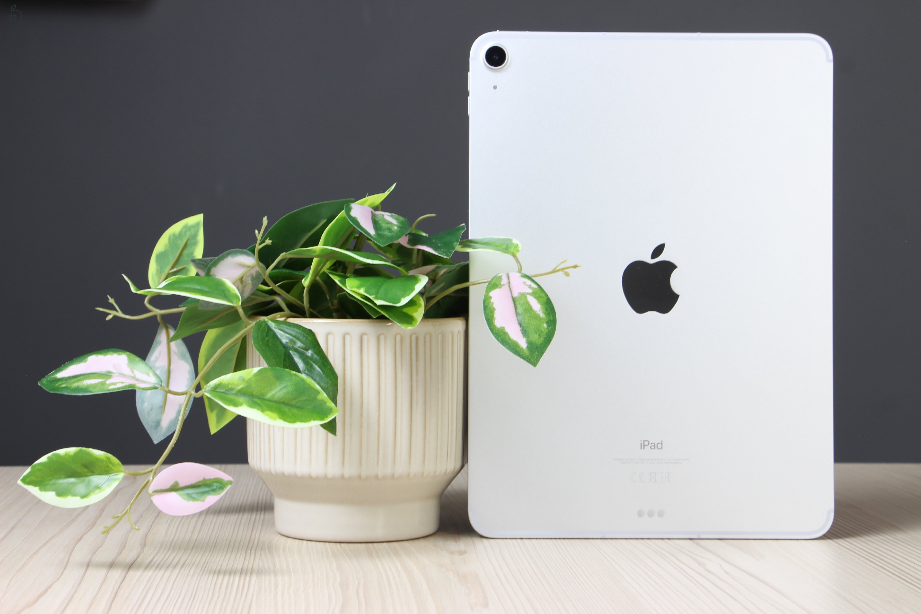 Apple iPad Air 4 64GB Cellular ezüst A US-7304