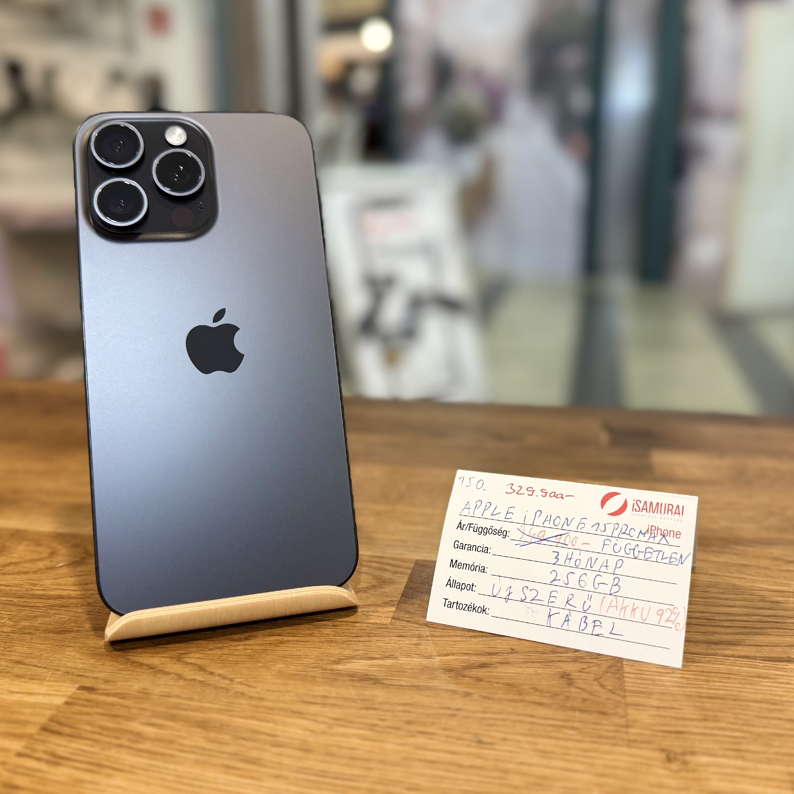 150. Apple iPhone 15 Pro Max - 256GB - Fekete Titán - Újszerű