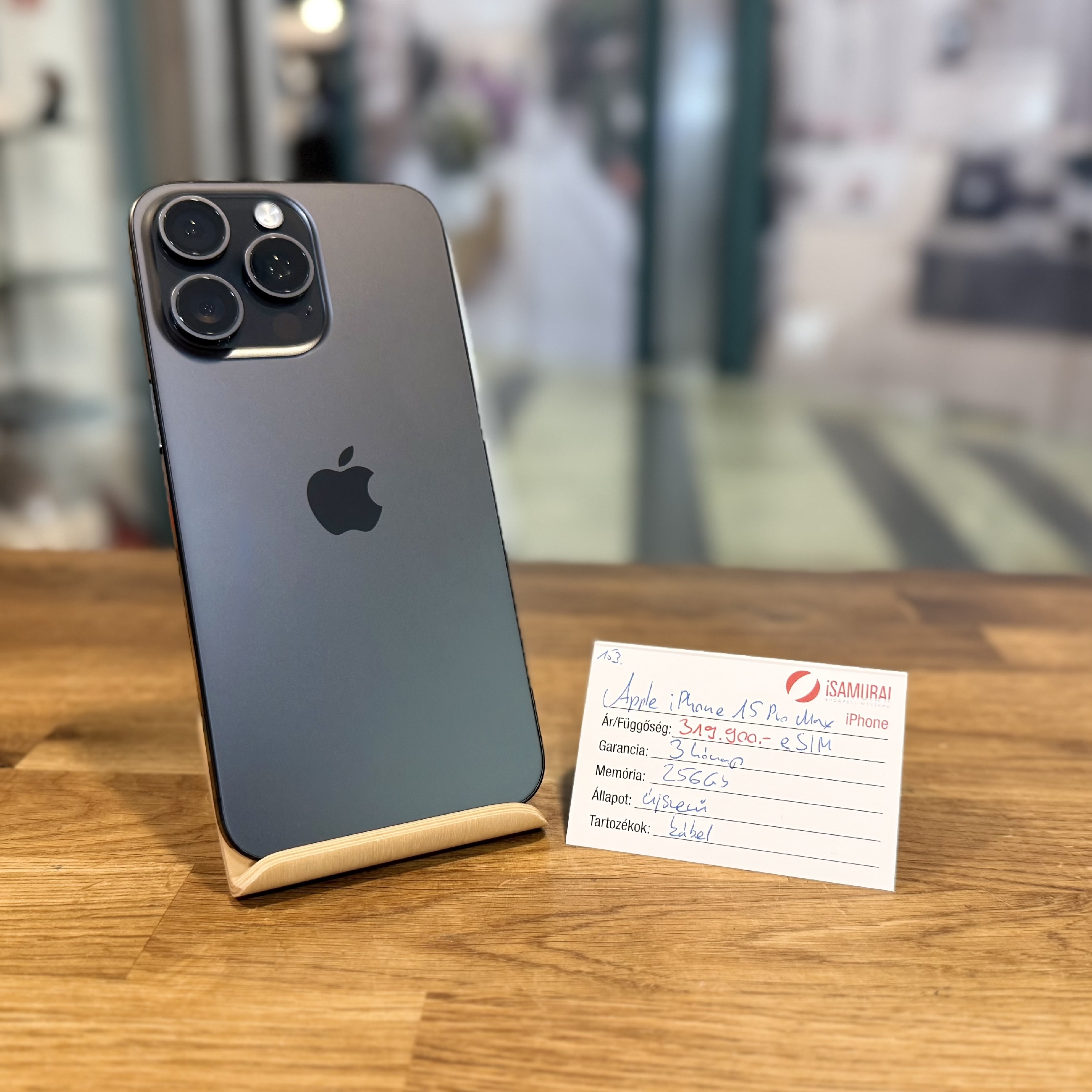 153. Apple iPhone 15 Pro Max - 256GB - Fekete Titán - eSim - Újszerű