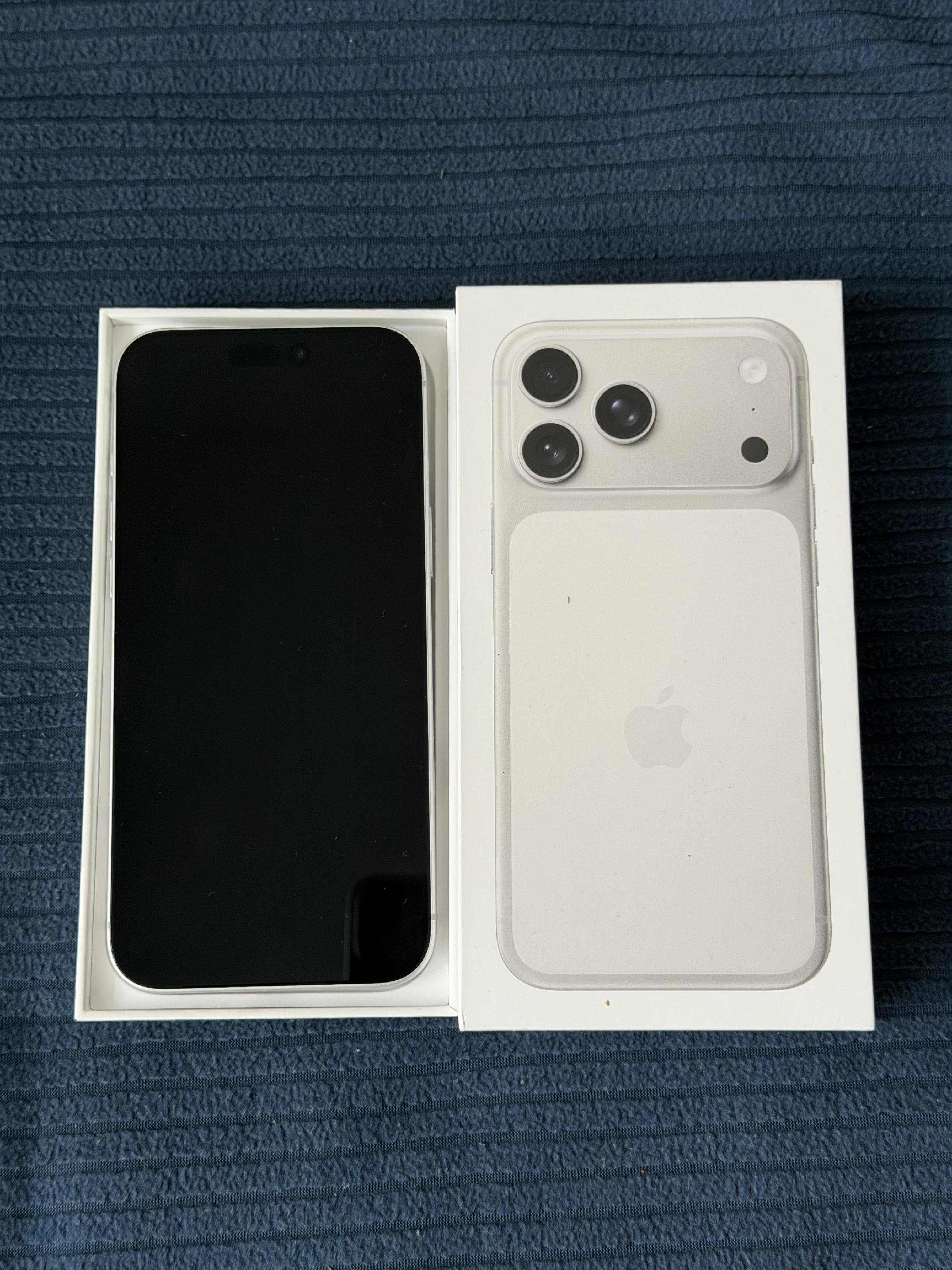 iPhone 17 Pro Max - 512 GB Silver - kártyafüggetlen - akku: 30 ciklus