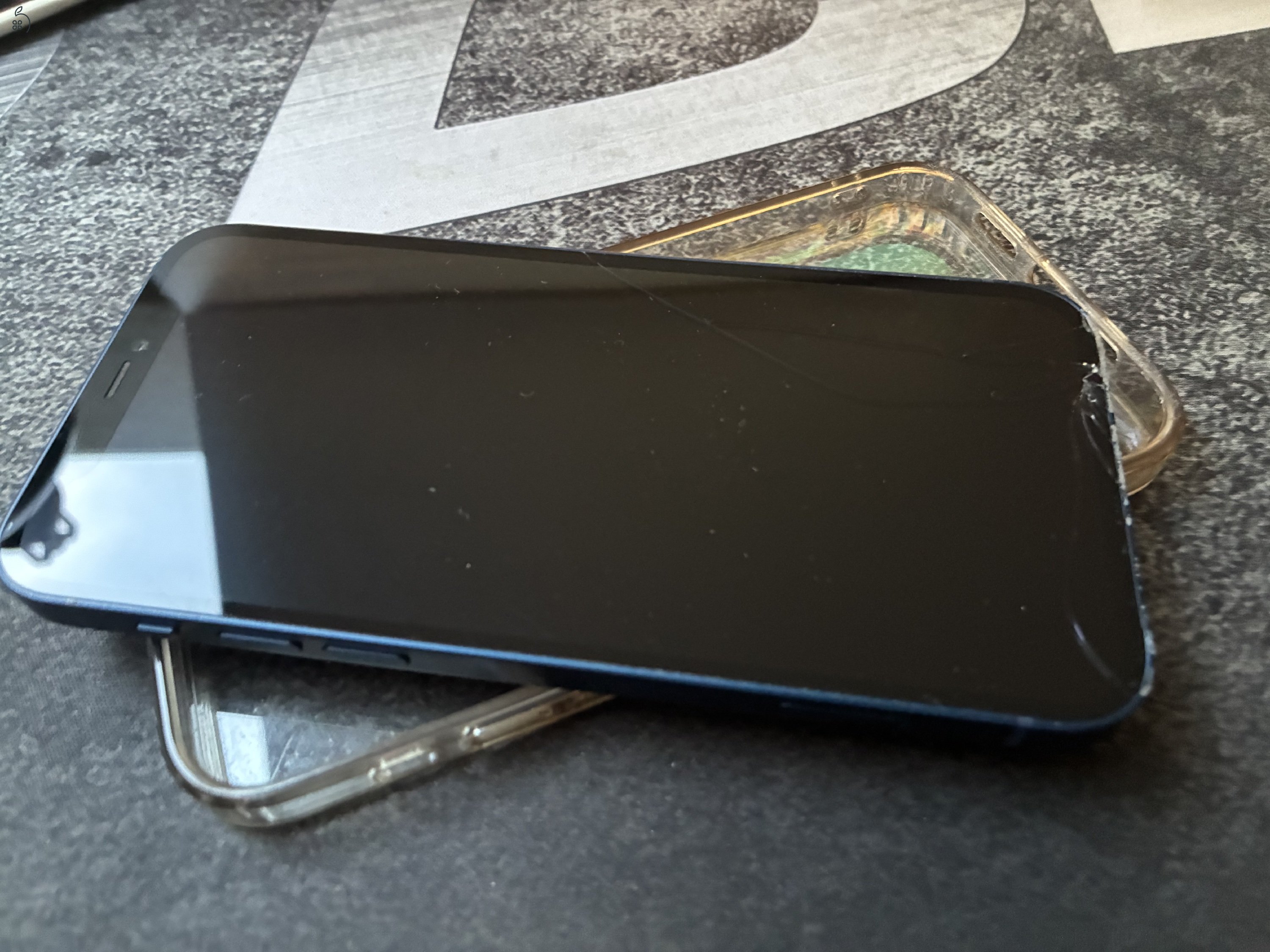 iPhone 12  --   kék  --  64 GB Sérült, szépséghibás.