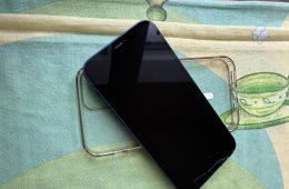iPhone 12  --   kék  --  64 GB Sérült, szépséghibás.