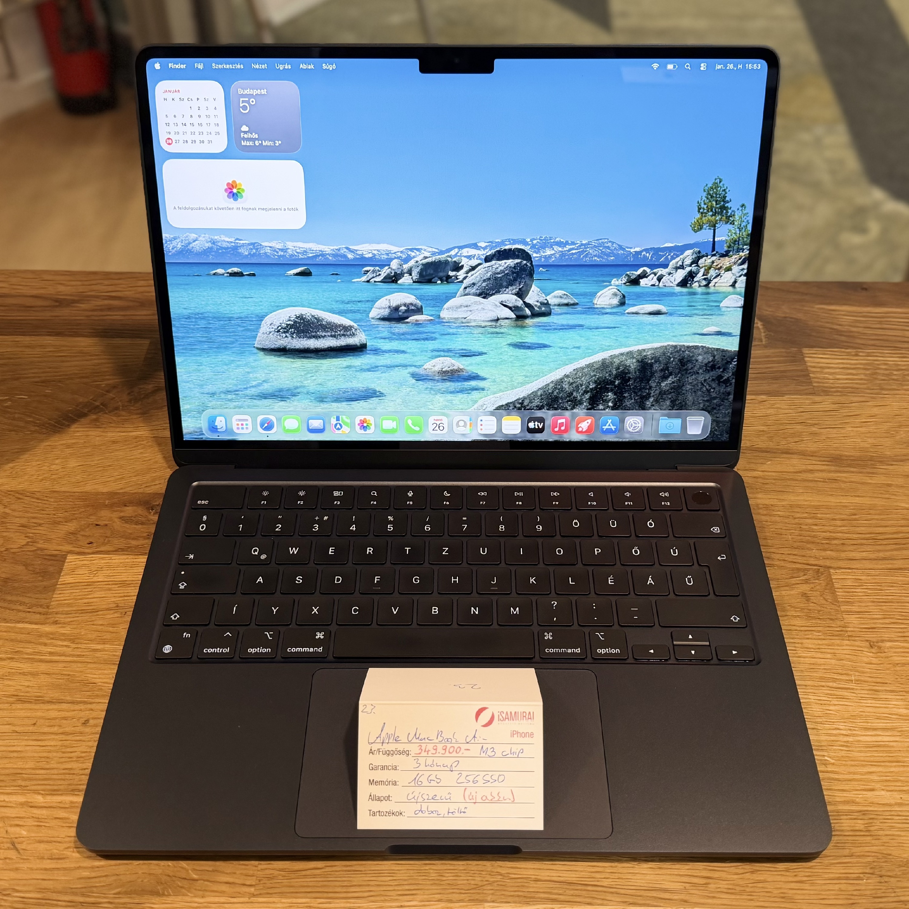 23. Apple MacBook Air 13,6