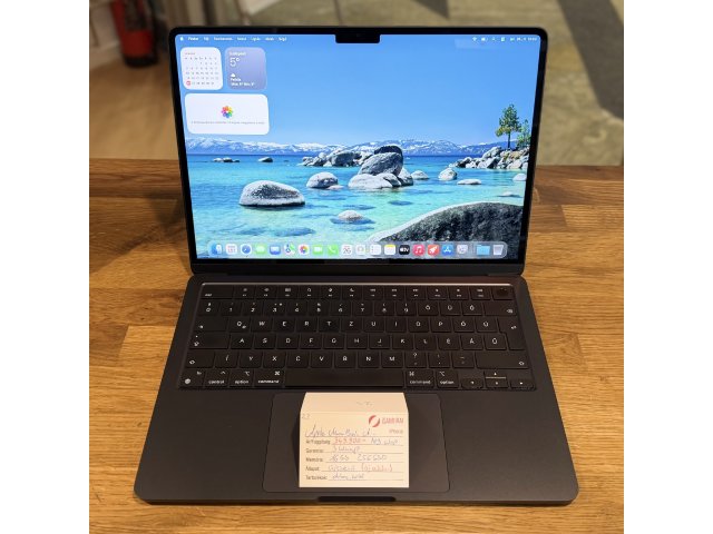 23. Apple MacBook Air 13,6