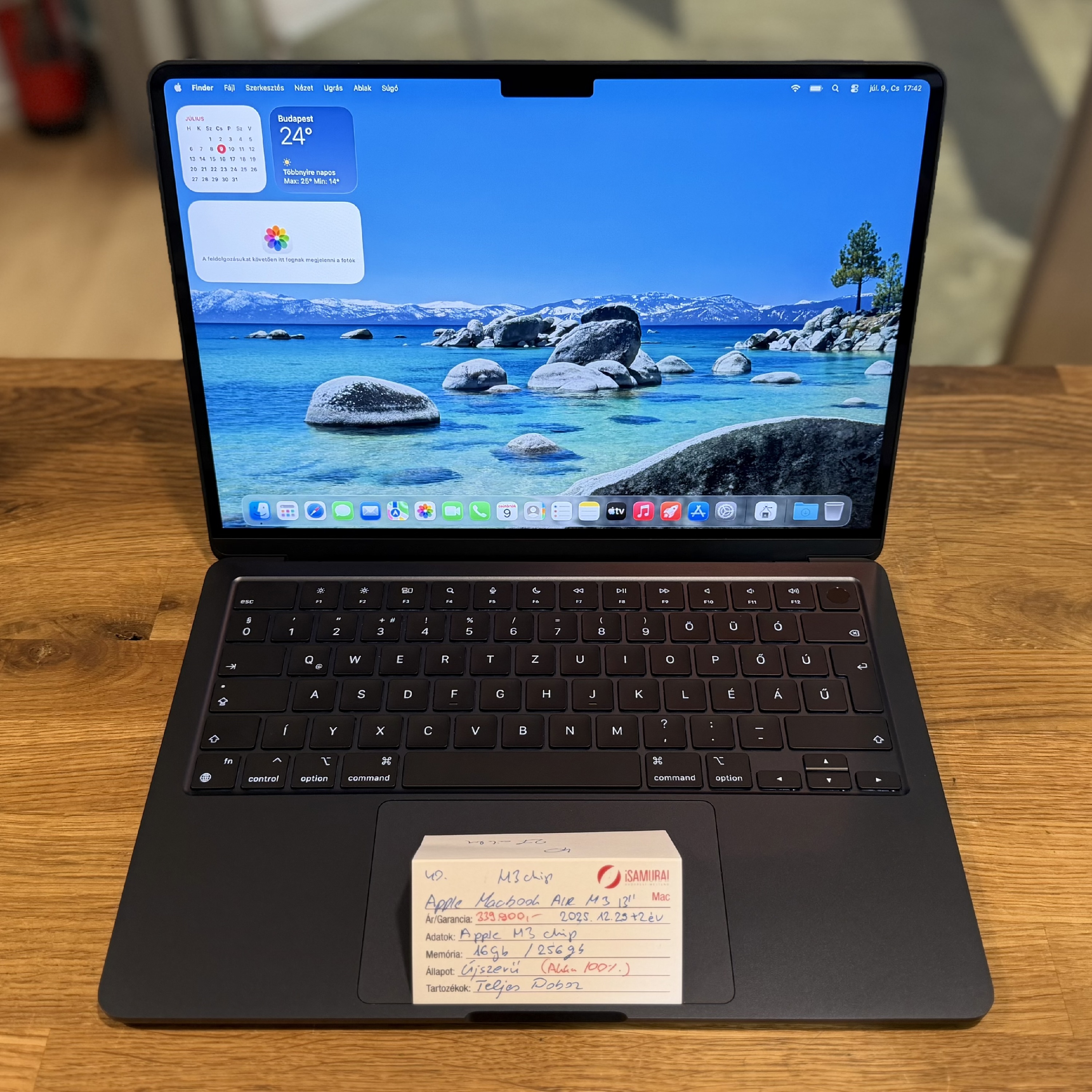Apple MacBook Air 13,6